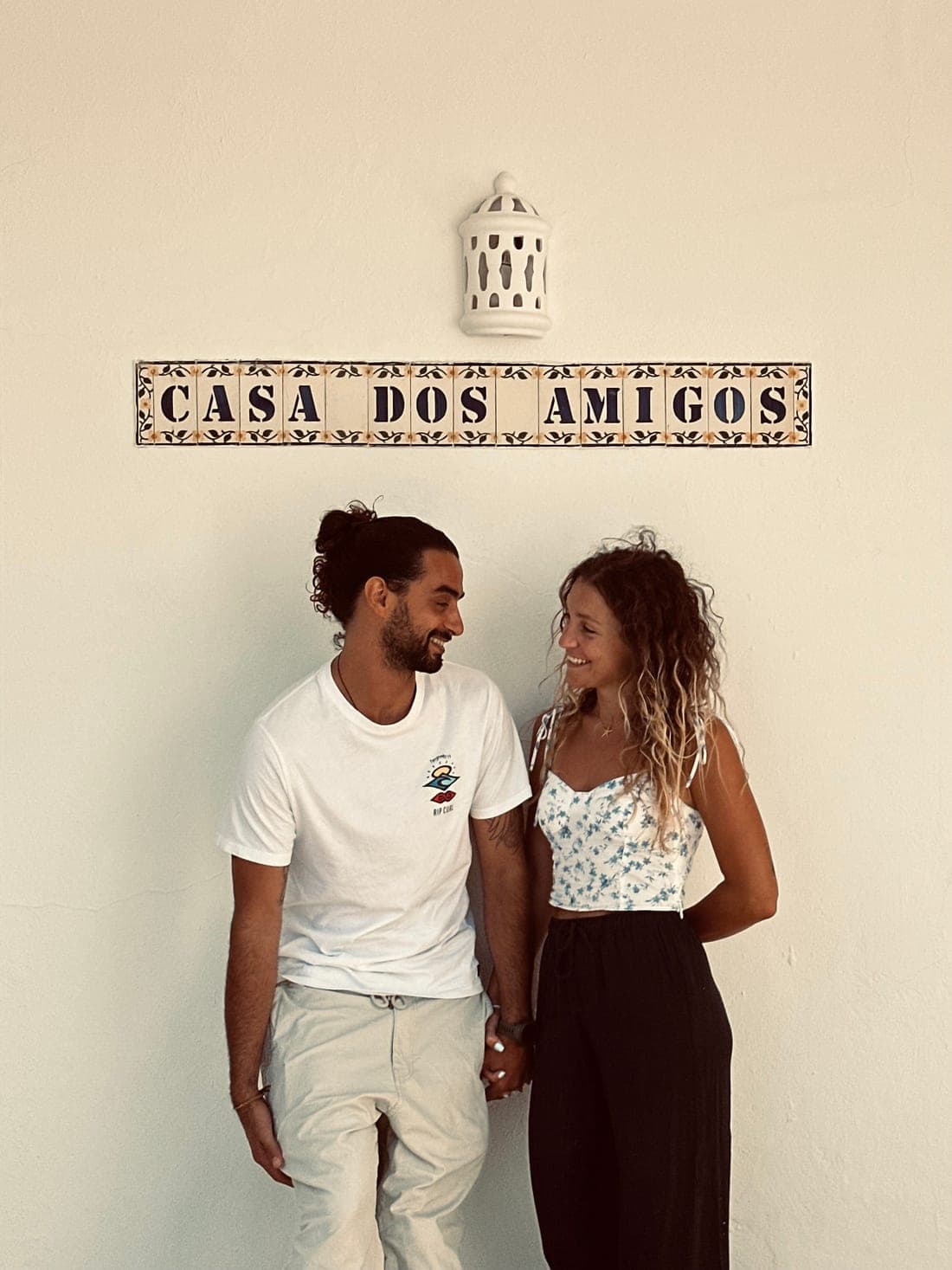 Giulia and Marco, the hosts of Casa dos Amigos